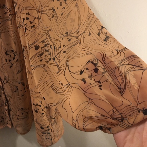 Professional Flowy Buttoned Blouse - Picture 3 of 5